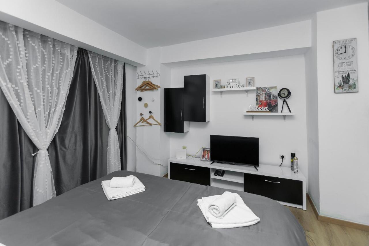 11 Steps' Lovely Studio In The Center Tirana Kültér fotó