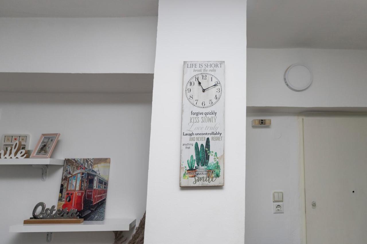 11 Steps' Lovely Studio In The Center Tirana Kültér fotó